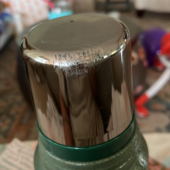 Stanley Classic Thermos - 32 oz - Quart - Handled - Picture 3 of 4